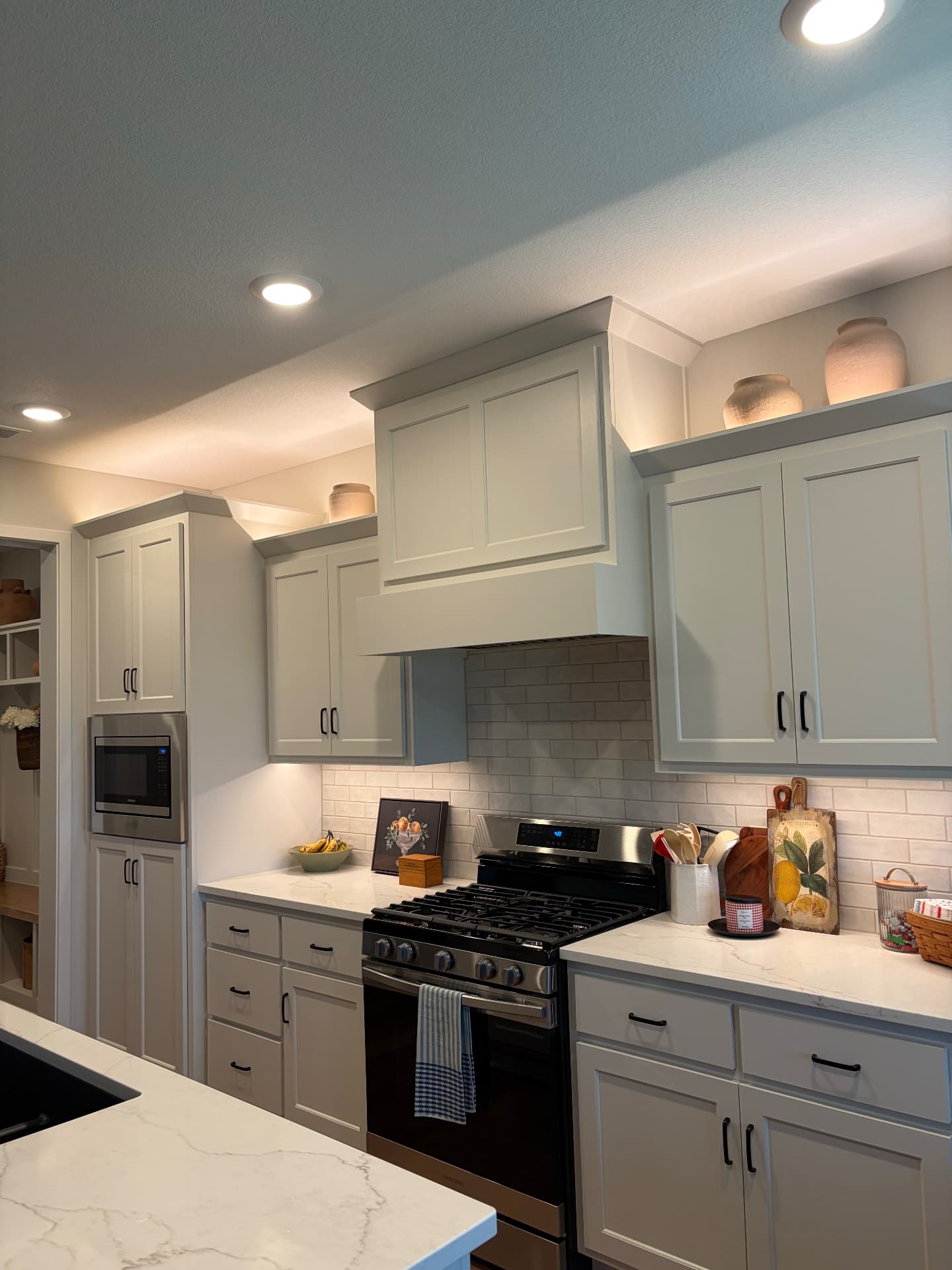 Kitchen with under-cabinet and cabinet-top LED lighting installed by ZV Electric